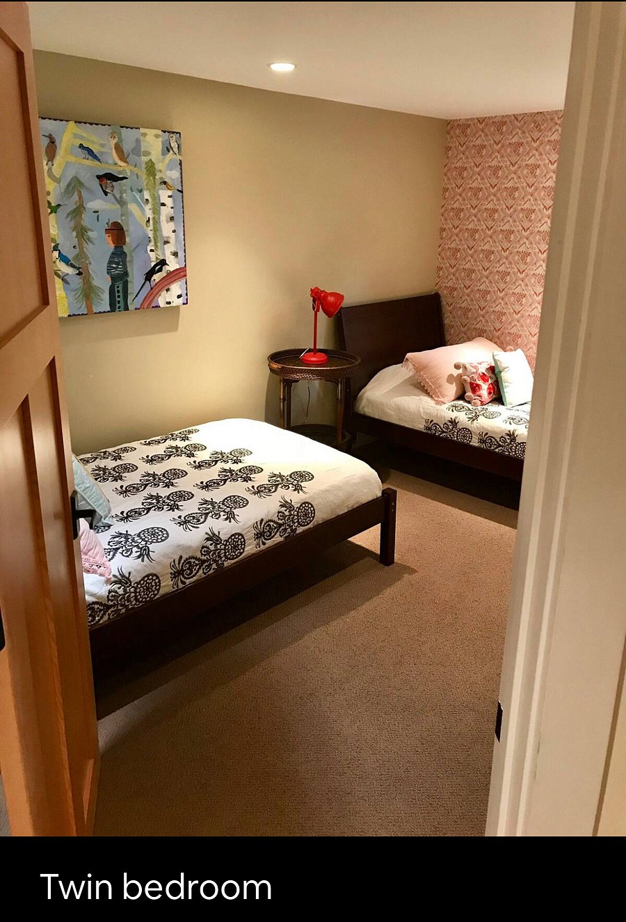 Twin bedroom
