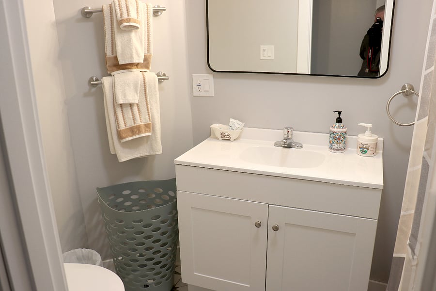 Master en suite private batch, complete with shower/tub and plenty of room