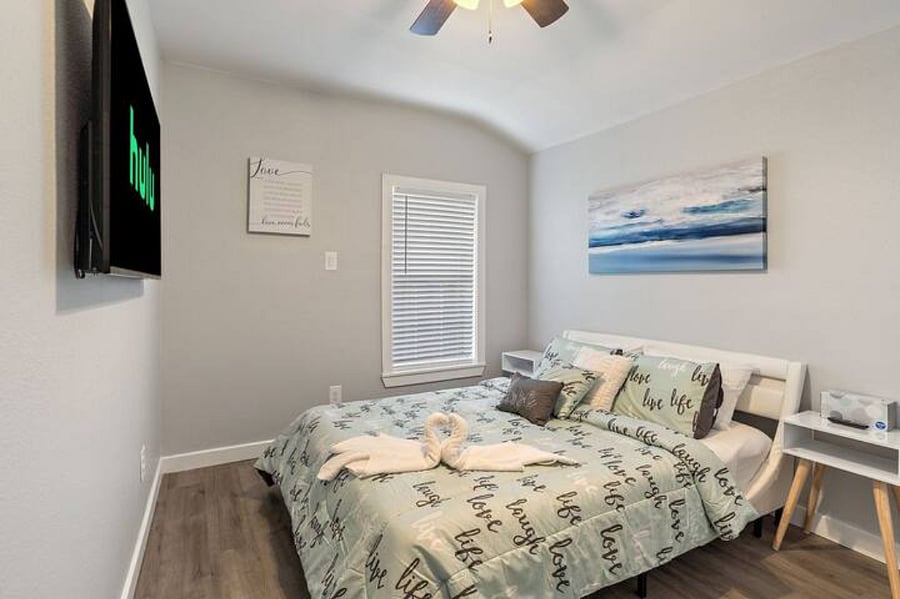 Furnished Finder property 702978_1 photo 6