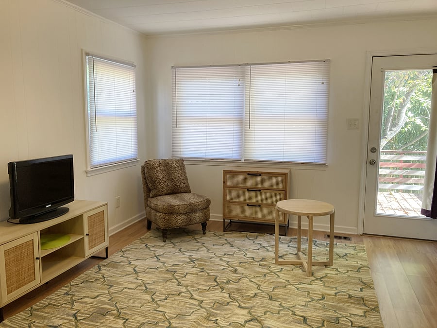 Huge bonus room where the washer dryer and a walk-in closet is located. 