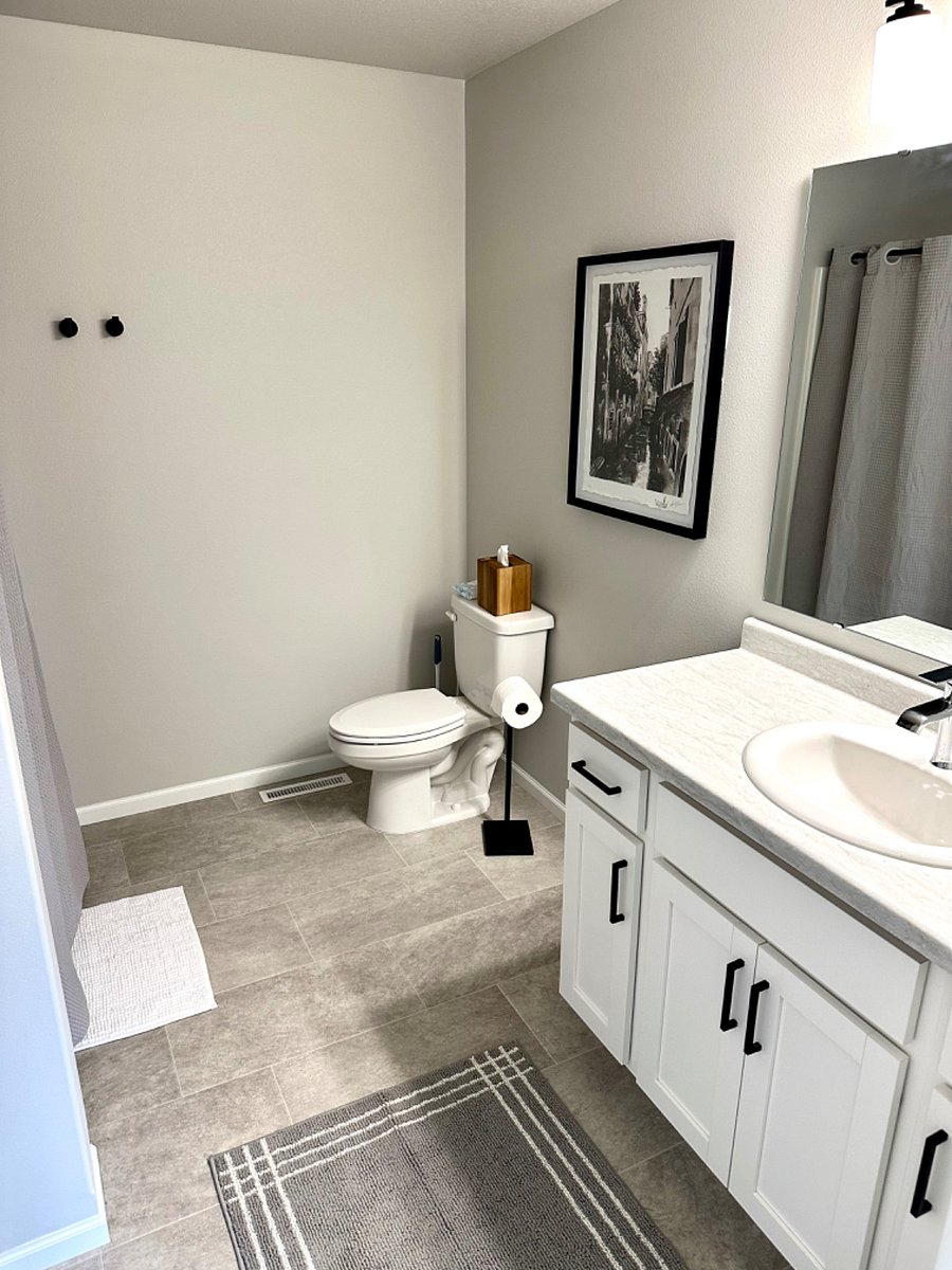 Primary bathroom en suite.