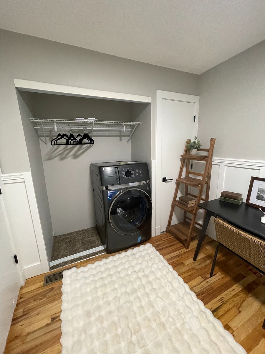 Laundry is in the closet of the 3bedroom/office