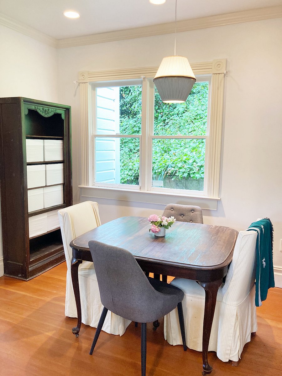 Kitchen Dining Area