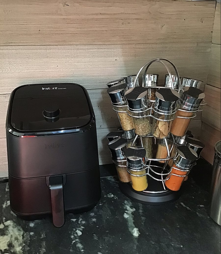There are quite a few spices and currently there is an air fryer as well.