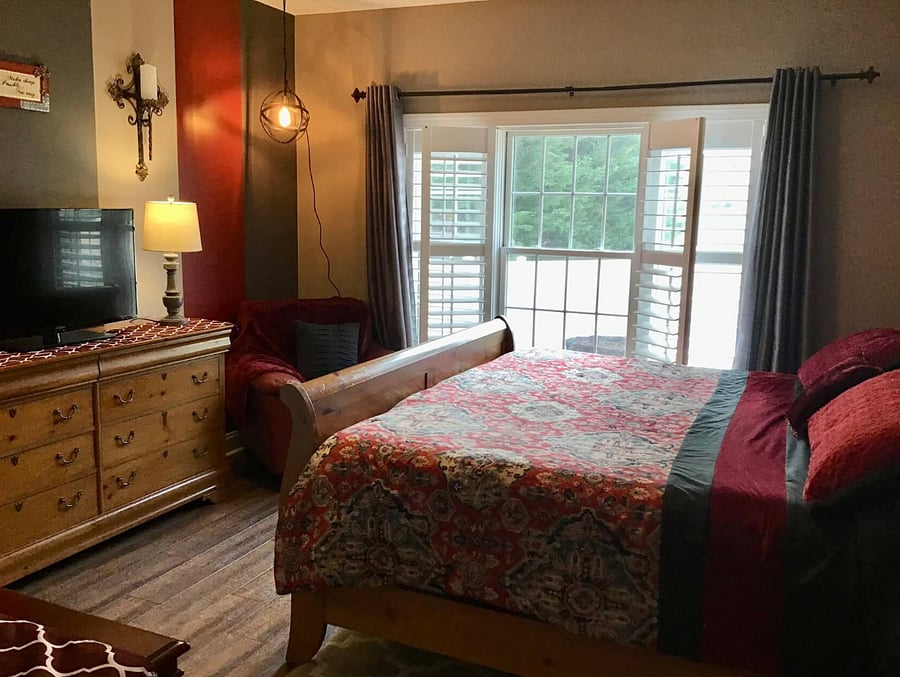 Another shot of the bedroom.