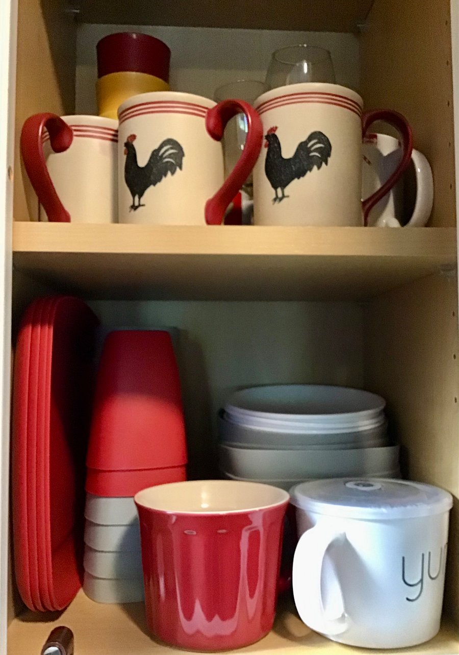 You can choose plastic ware or glass.