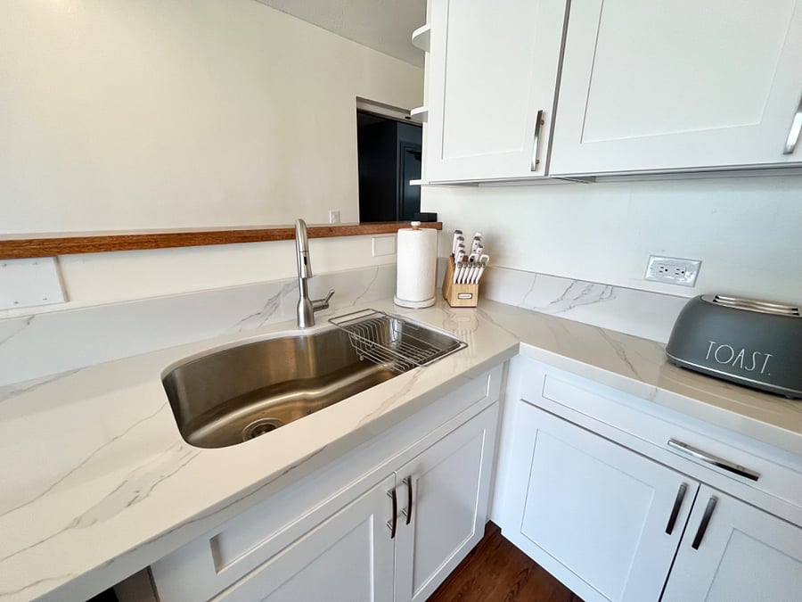 Kitchen Sink w/ Pull Down Spray Faucet