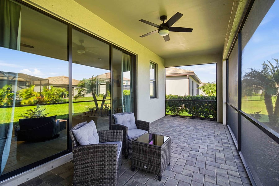 Large Lanai