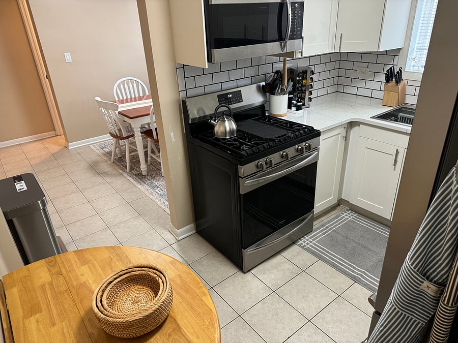 KITCHEN DINING ROOM VIEW