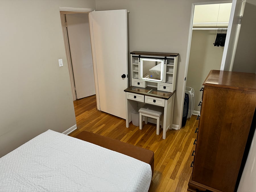 MIDDLE ROOM PIC #2