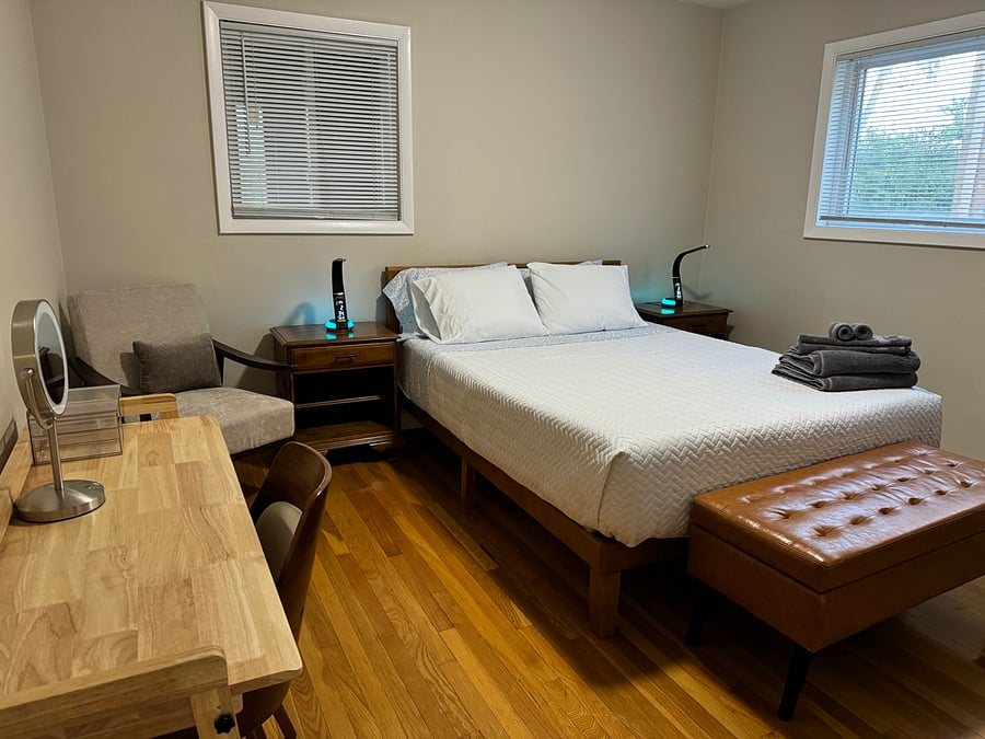 Main Room pic #2