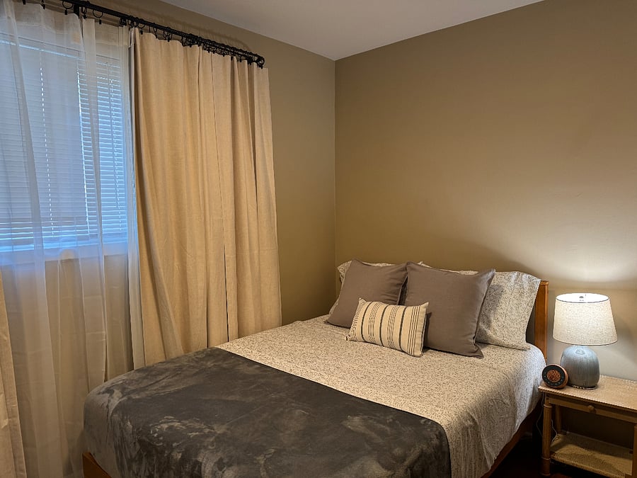 Middle room - full bed