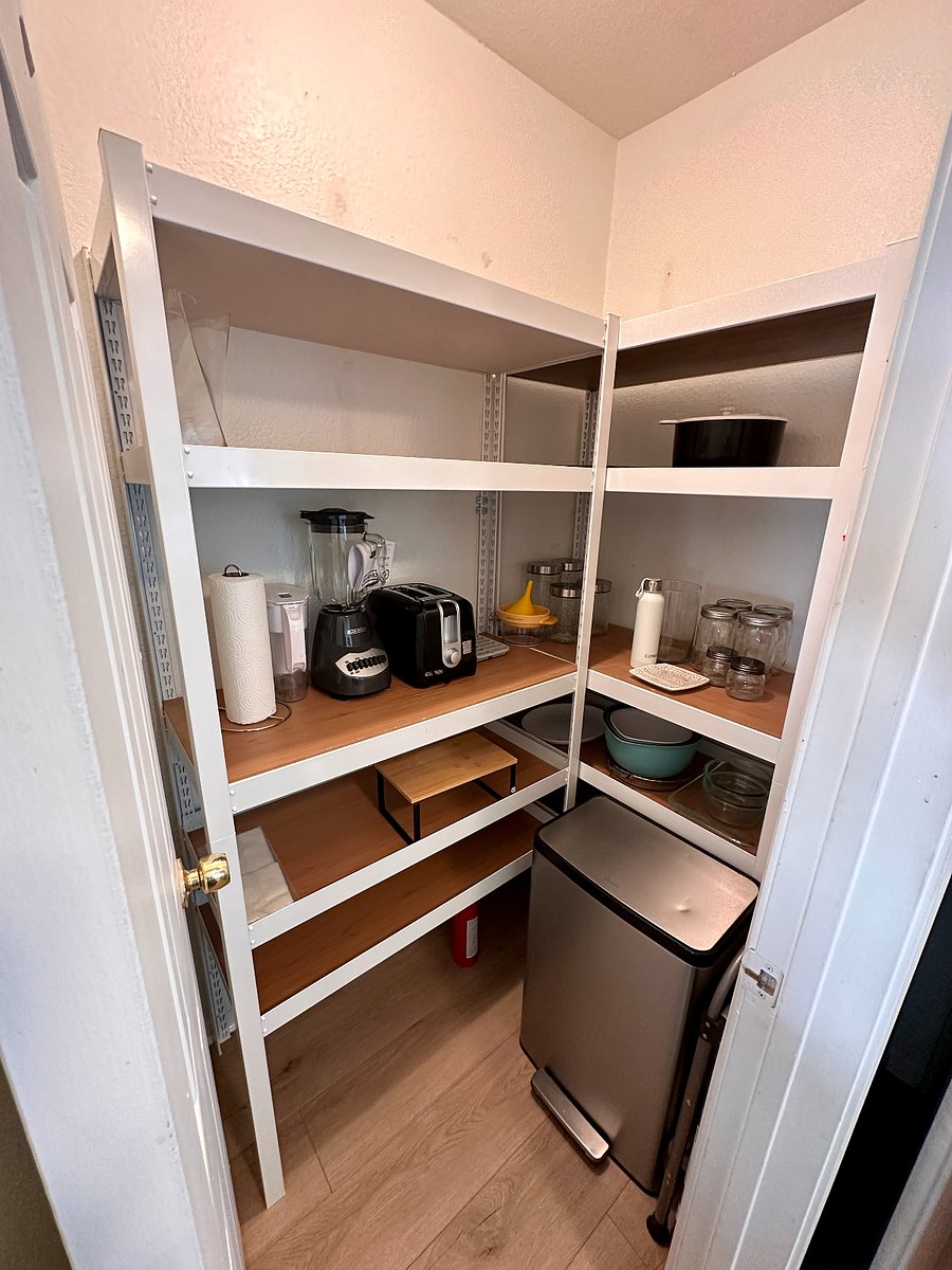 Walk-in Pantry