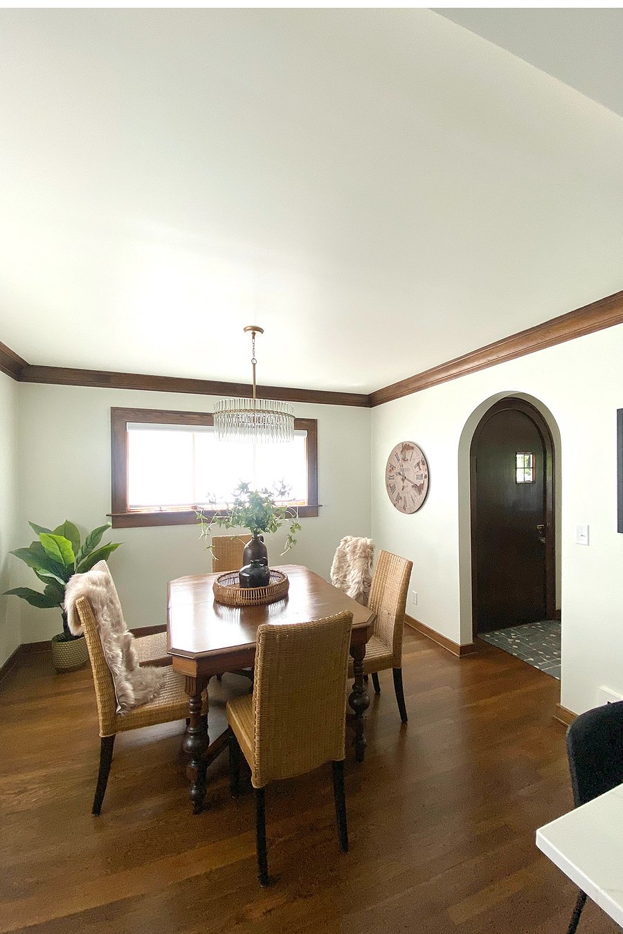 Seating for six in the light filled dining area.
