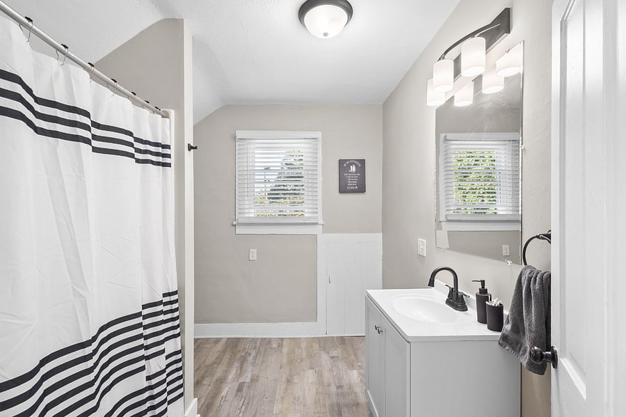 2nd floor bathroom