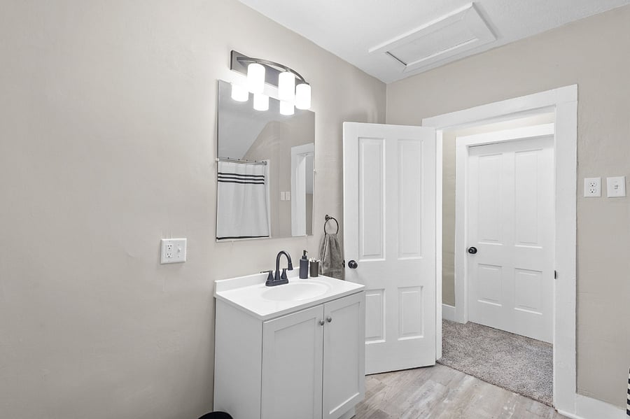 2nd floor bathroom