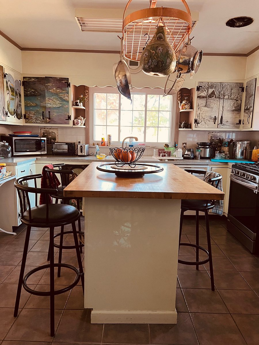 Large country kitchen with Island and all appliances.