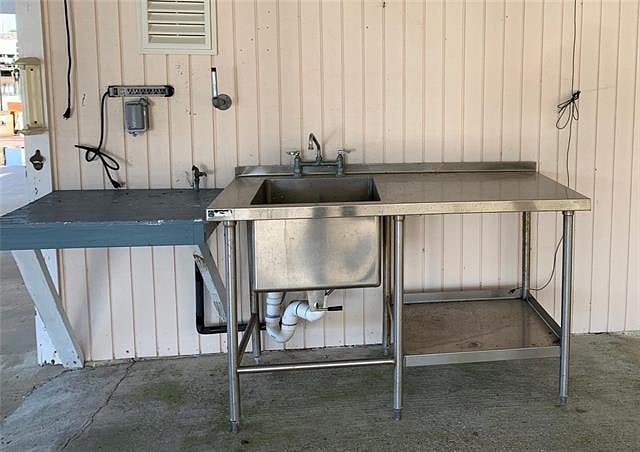 Caught a fish or crabs? No problem with our cleaning station.