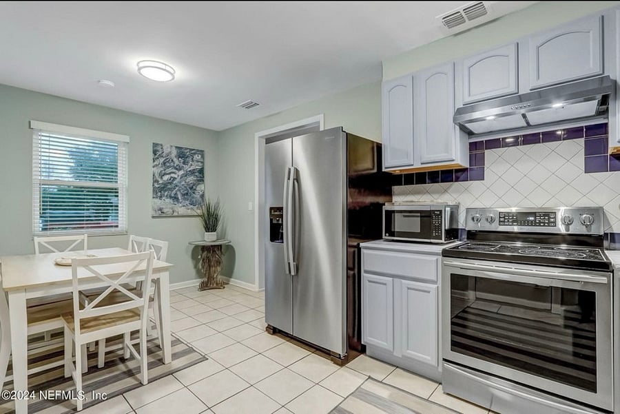 Furnished Finder property 703800_1 photo 9