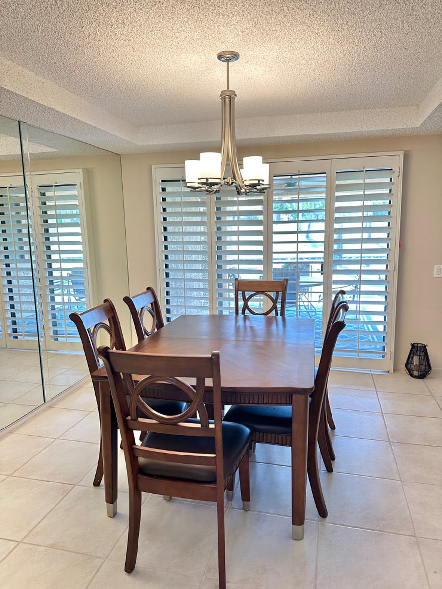 Dinning room with golf course views