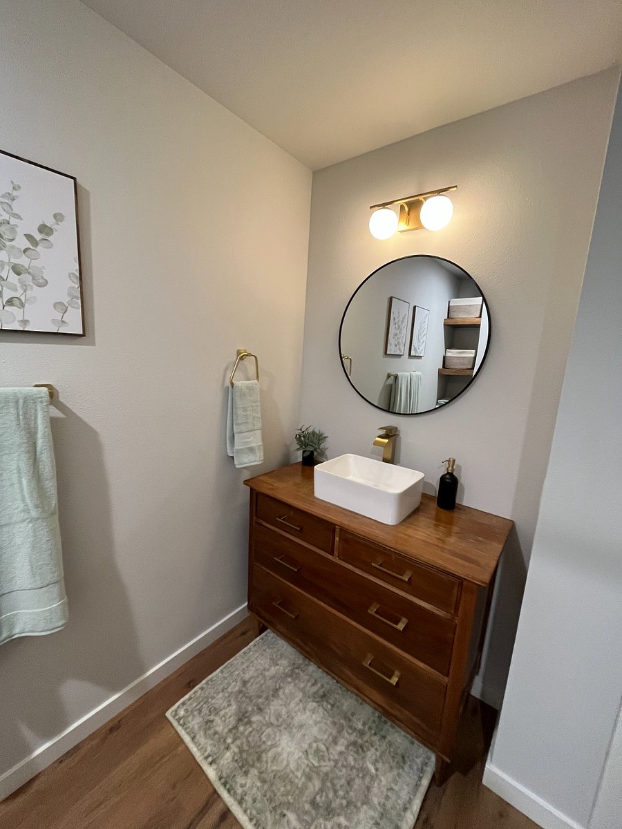 Bathroom vanity