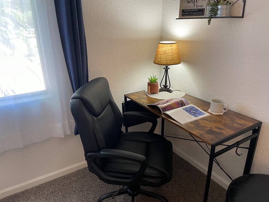 Office space in 3rd bedroom