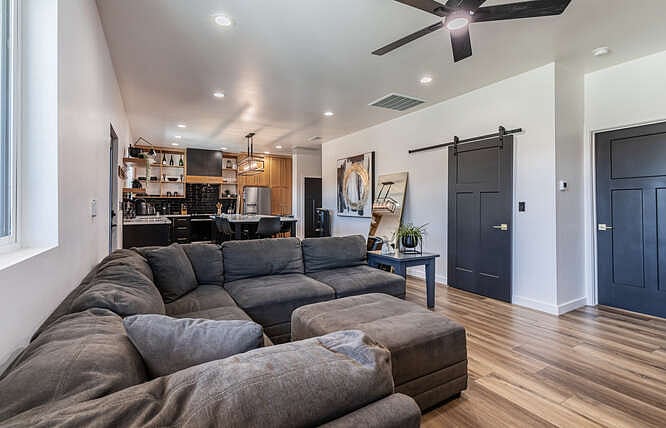 Furnished Finder property 704096_1 photo 14