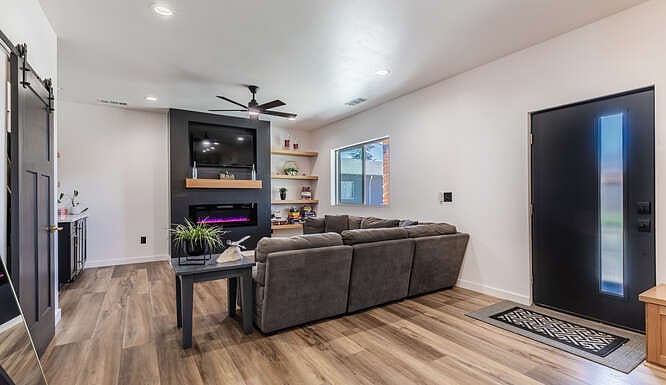 Furnished Finder property 704096_1 photo 15