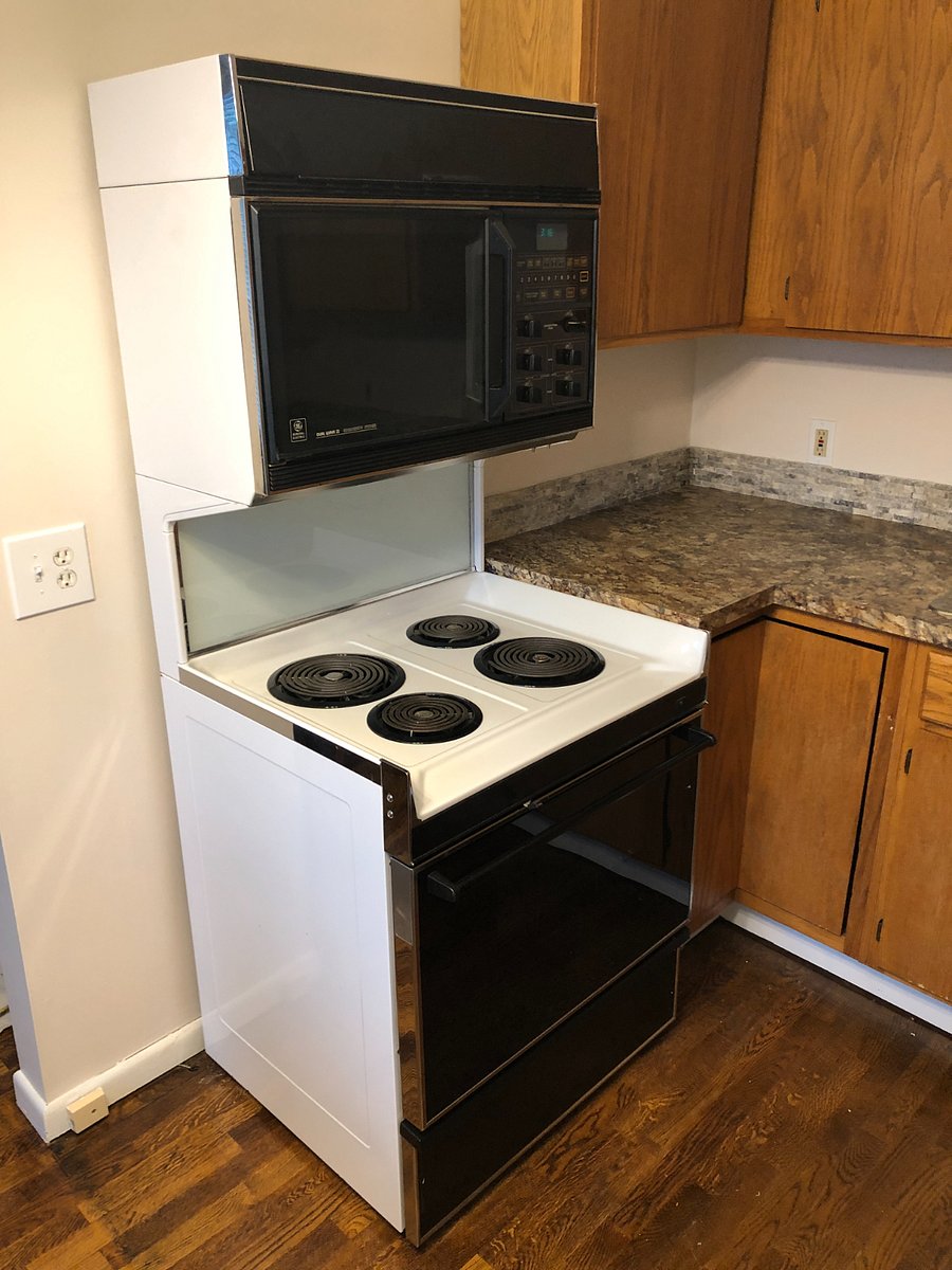 1986 GE Microwave/Stove/Oven in mint condition.  Like new.