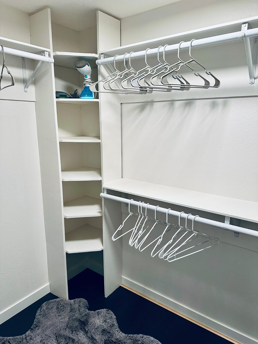 MASTER CLOSET
