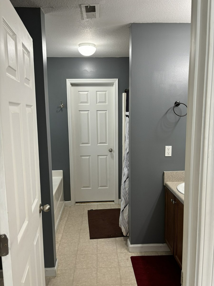 Primary en suite bath
