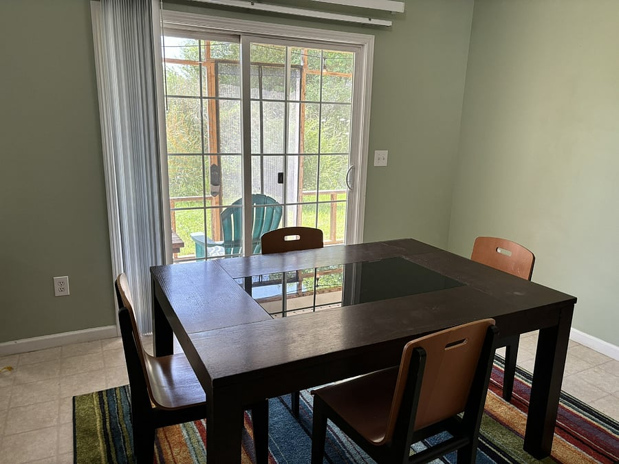 Breakfast/ dining area