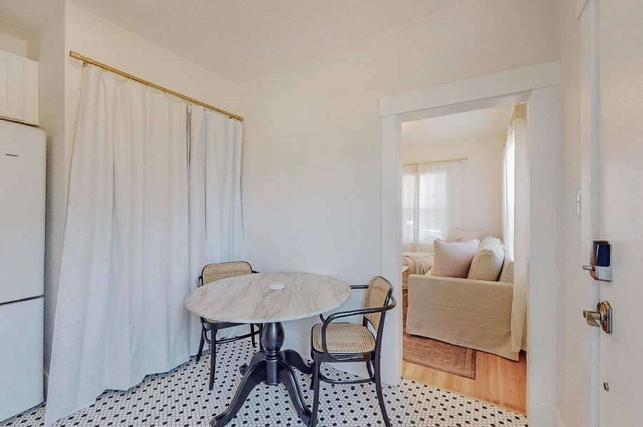 Furnished Finder property 704298_1 photo 3