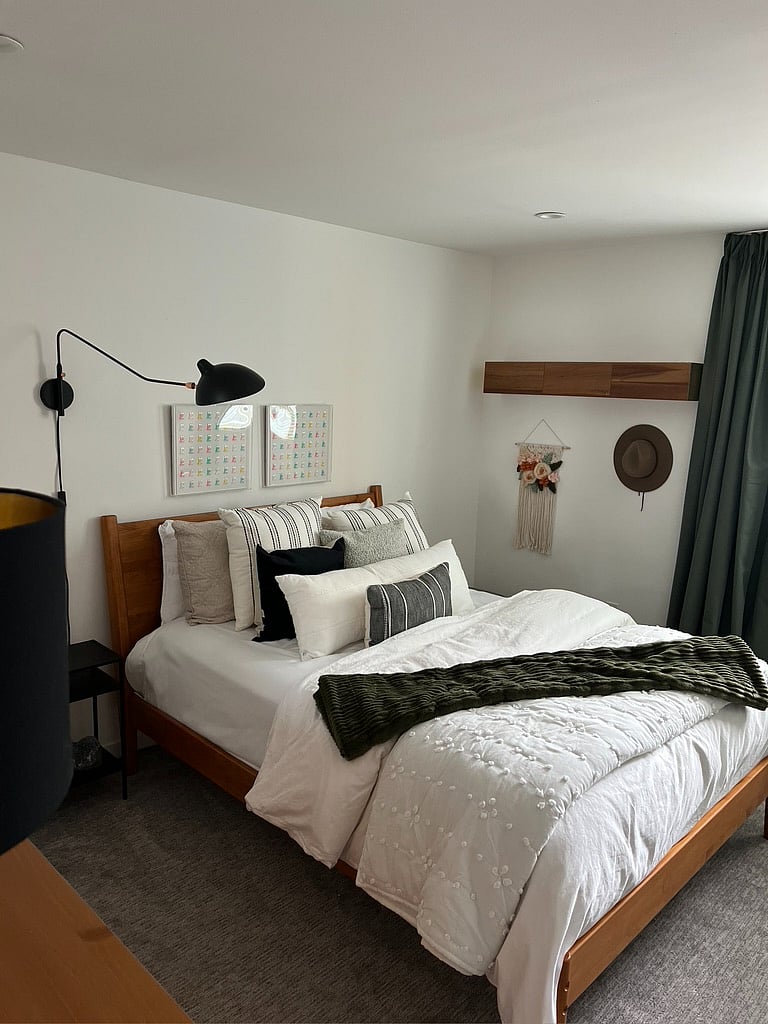 2nd floor guest room