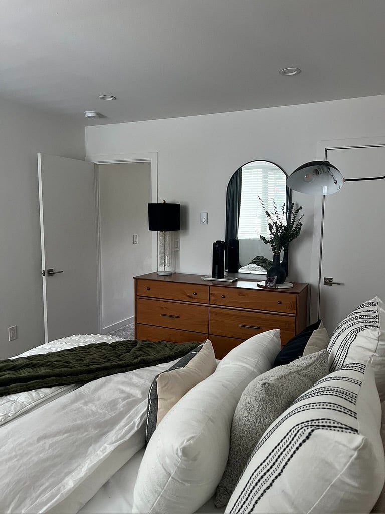2nd floor guest room