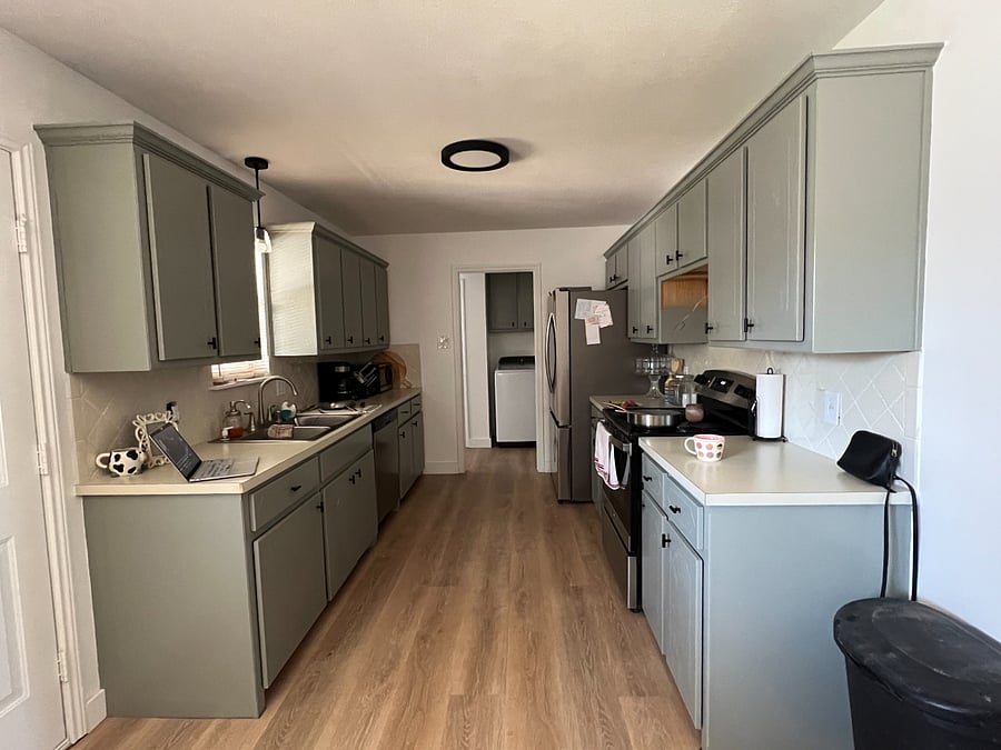 Full kitchen with all brand new Samsung appliances.