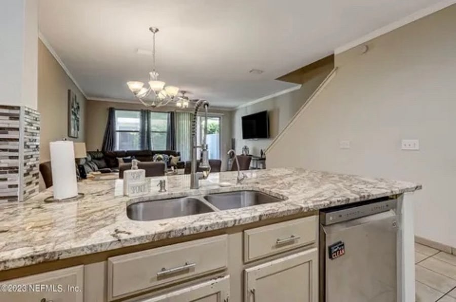 Furnished Finder property 704618_1 photo 13
