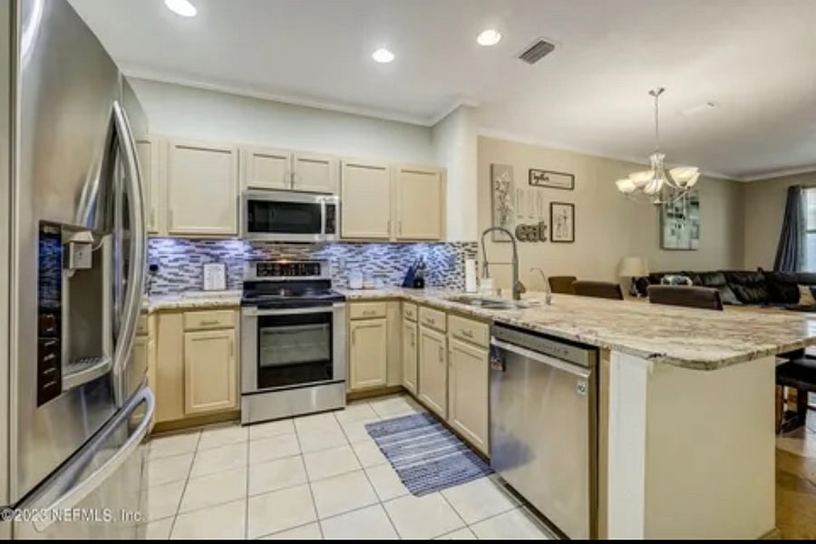 Furnished Finder property 704618_1 photo 12