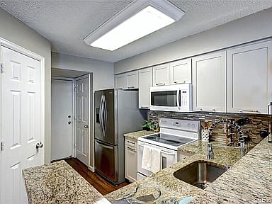 Furnished Finder property 704680_1 photo 11