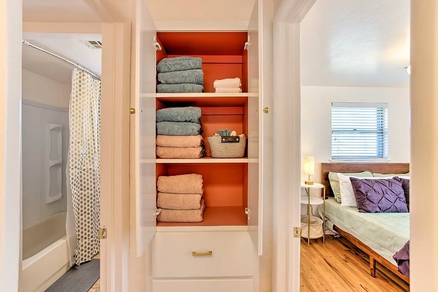 Enjoy the convenience of towels, starters of shampoo, conditioner, body wash, and cleaning supplies which are all included in the rental cost.