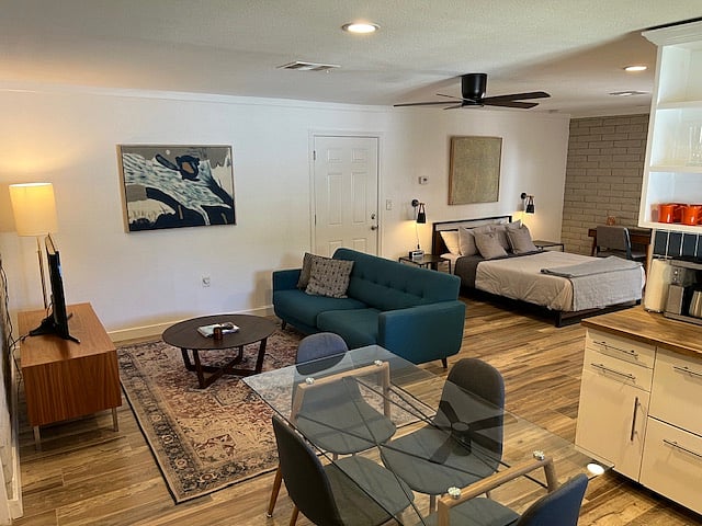 Furnished Finder property 704767_1 photo 2