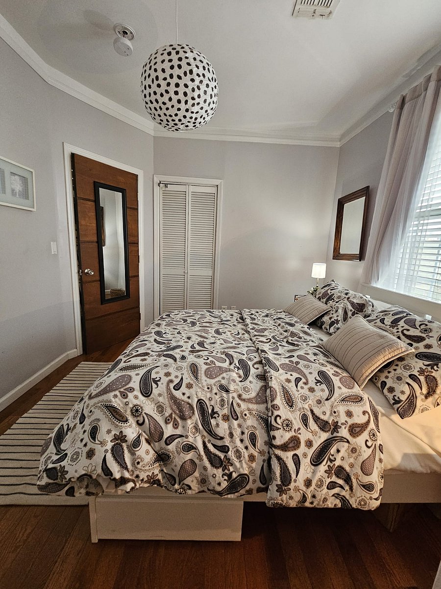 2nd bedroom with laundry(inside the closet