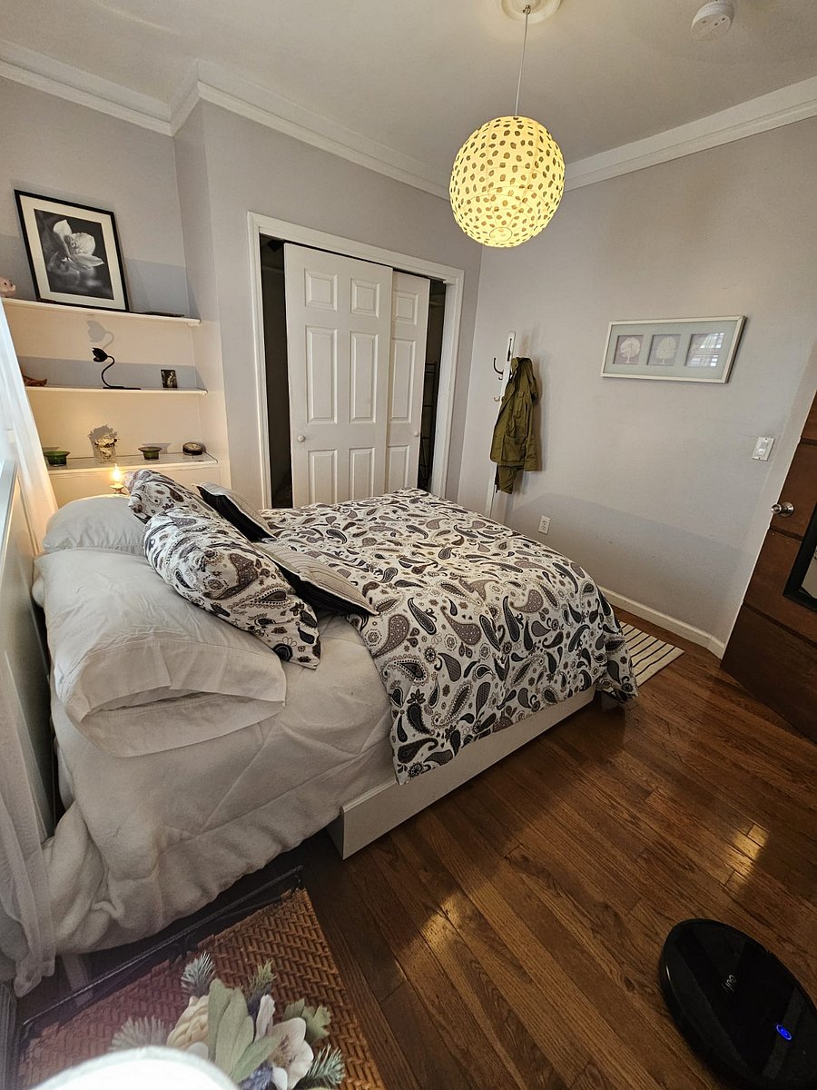 2nd Bedroom with a big closet