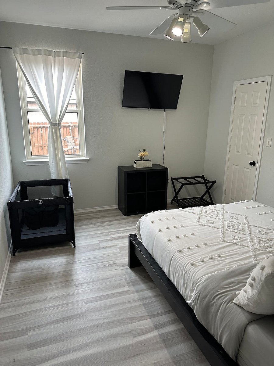 2nd Bedroom with Queen Bed and pack n play if needed