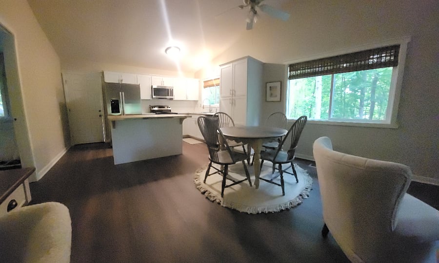 Dining Area & Kitchen