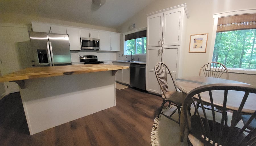 Dining Area & Kitchen