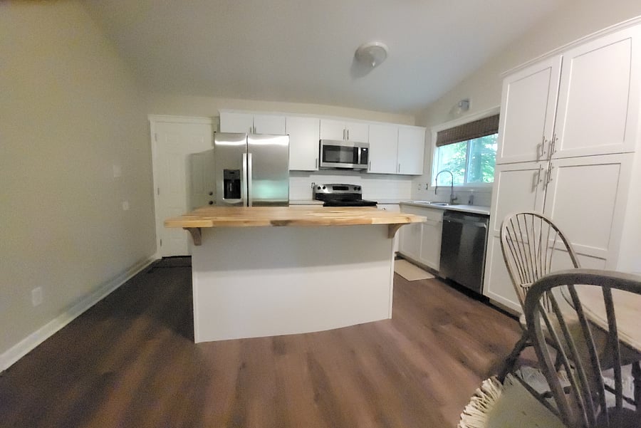 Dining Area & Kitchen