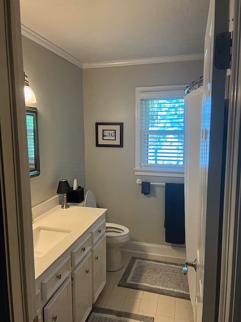 Hall bath with Tub and Shower