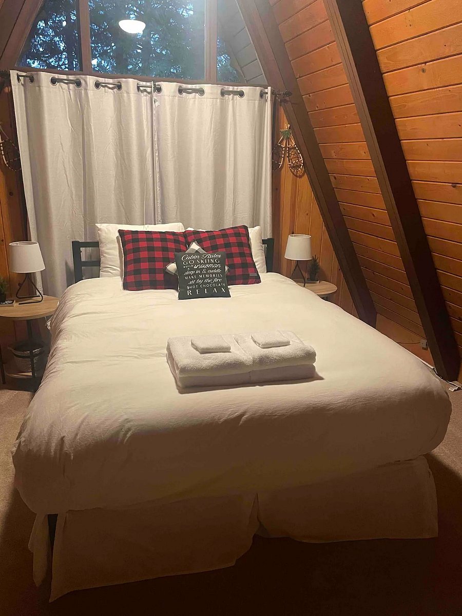 Bedroom #2. Sleeps 2 with a Queen Bed, Dresser and Closset.
