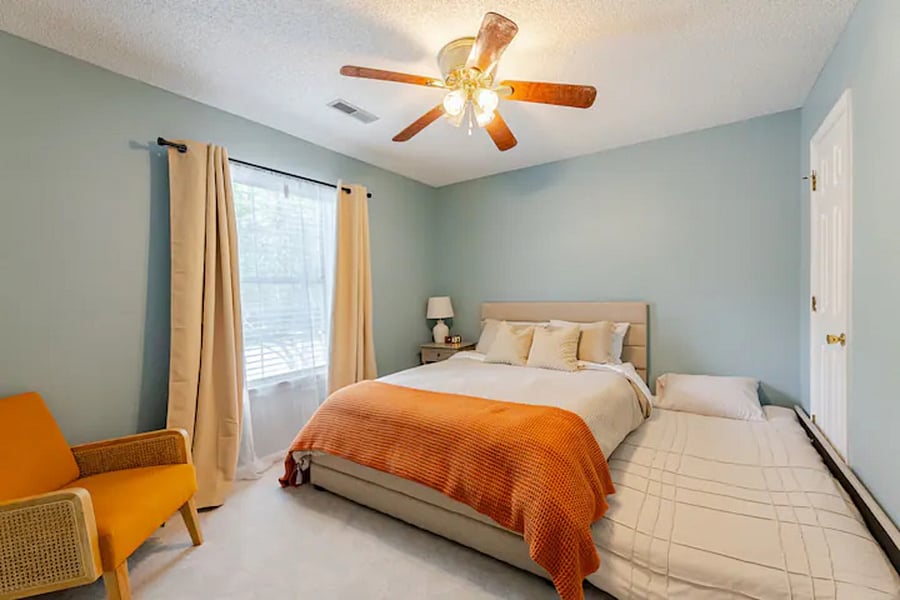 High-quality linens, sheets, and enough pillows to come up with a fun pillow war.